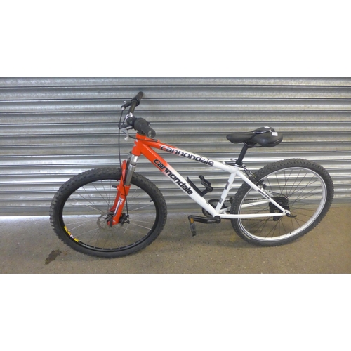 2172 - A Cannondele mountain bike with front suspension - Police repossession