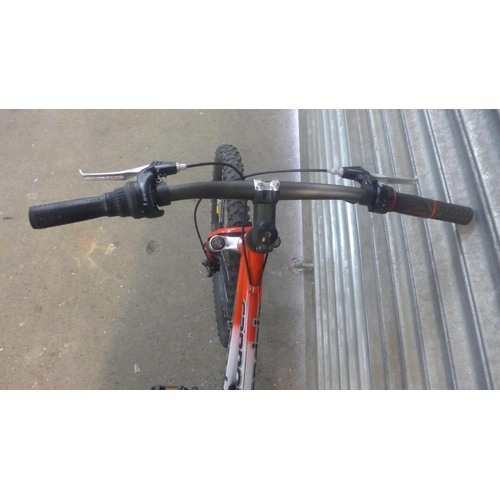 2172 - A Cannondele mountain bike with front suspension - Police repossession