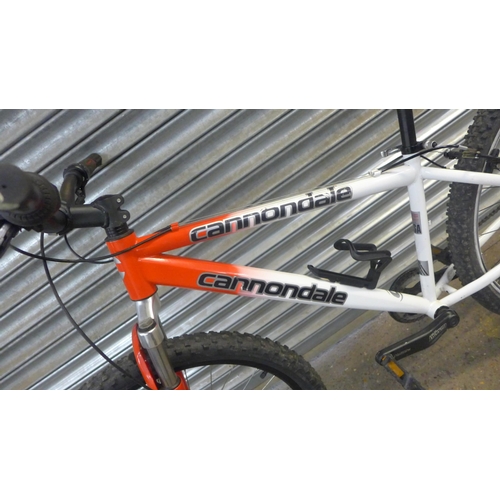 2172 - A Cannondele mountain bike with front suspension - Police repossession