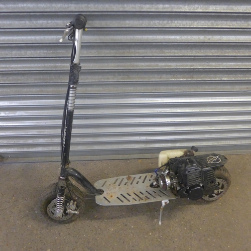 2176 - A Storm petrol scooter with suspension and disc brakes