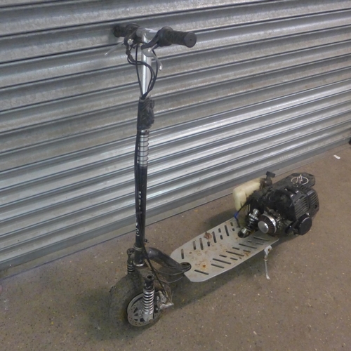 2176 - A Storm petrol scooter with suspension and disc brakes