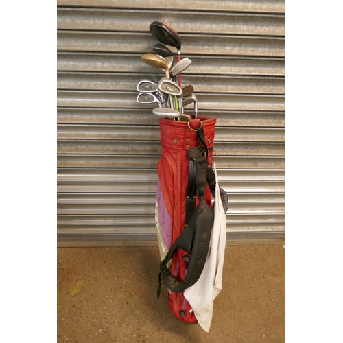 2182 - 3 Golf bags with various golf clubs