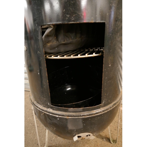 2187 - A Weber Smokey Mountain Smoker