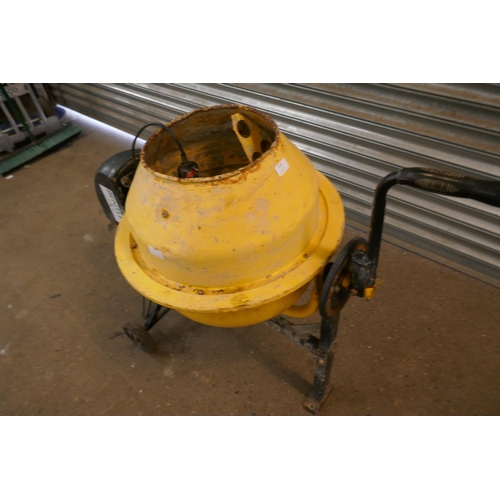 2225 - A Bentley 240v 220w concrete mixer - W