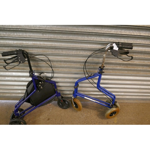 2226 - 2 Metal walking assistants