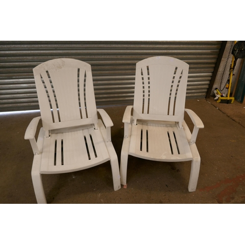 2227 - 2 Large white fold-out garden chairs