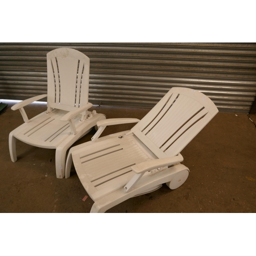 2227 - 2 Large white fold-out garden chairs