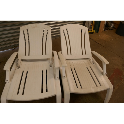 2227 - 2 Large white fold-out garden chairs