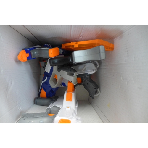 2253 - A box of toy guns including Nerf and others