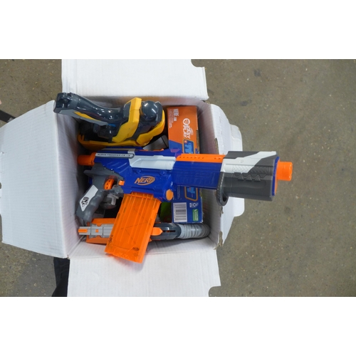 2253 - A box of toy guns including Nerf and others