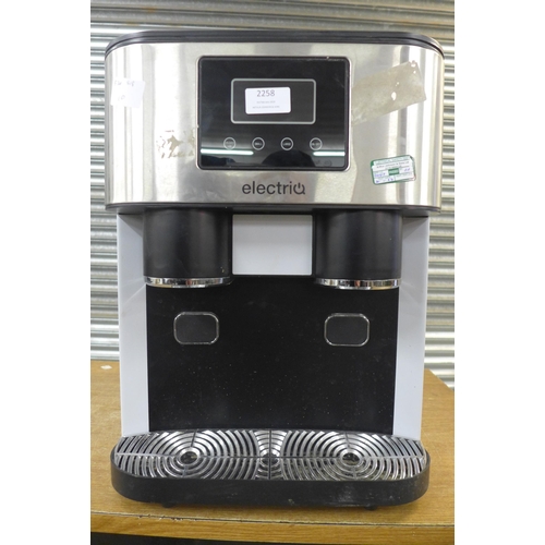 2258 - An Electriq ice machine (eiQICECM)