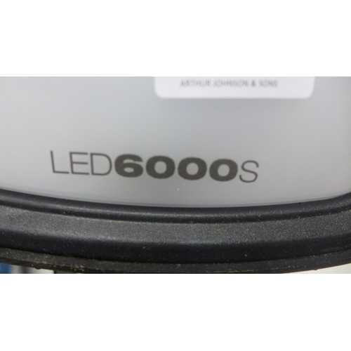 2001 - A 110v Defender LED6000S work light