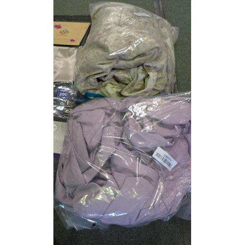 3214 - Assorted bed linen, mixed sizes & styles *This lot is subject to vat