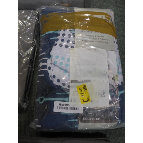 3218 - Assorted bed linen, various sizes & styles *This lot is subject to vat