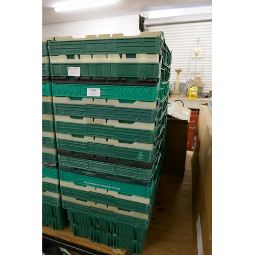 2295 - 10 Green stackable storage boxes (40 x 30cm)