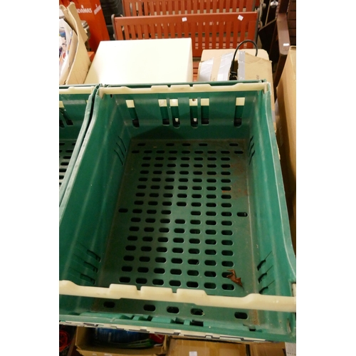 2295 - 10 Green stackable storage boxes (40 x 30cm)