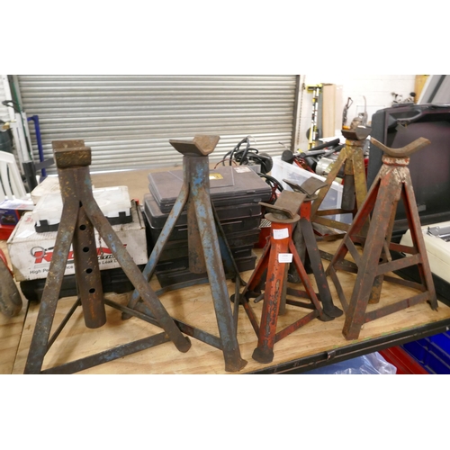 2306 - 3 Pairs of axle stands - various sizes