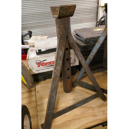 2306 - 3 Pairs of axle stands - various sizes