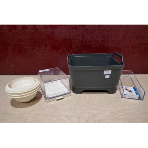 3193 - Assorted storage solutions inc Washing Bowl / Cheese Box, Quantity of drinking glasses, Bodum French... 