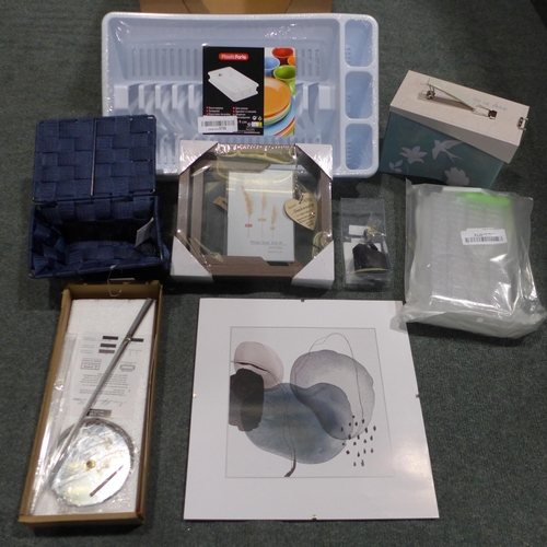 3208 - Quantity of household items incl: bathroom bin, dishrack etc *This lot is subject to vat