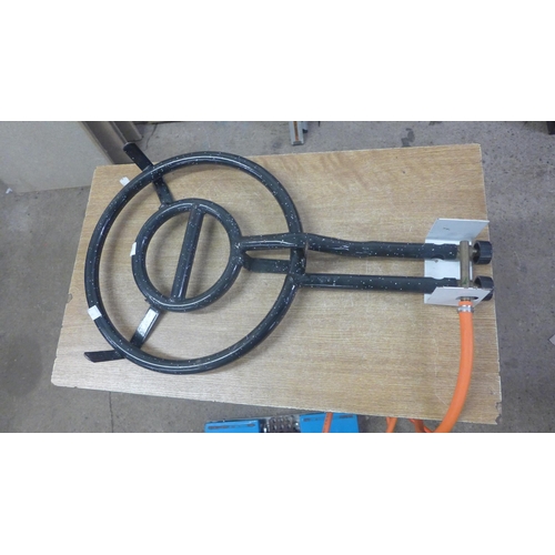 2335 - A double ring camping stove and a large gas ring