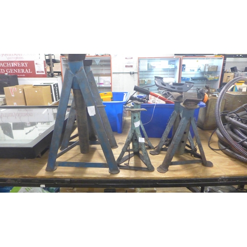 2339 - 3 Pairs of axle stands - various sizes