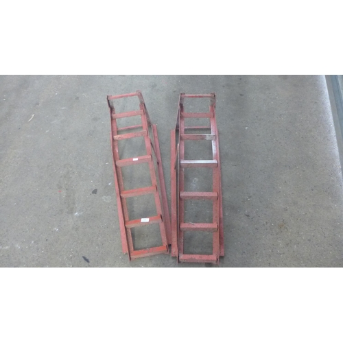 2344 - Garage items; car ramps, trolley jack, axle stands