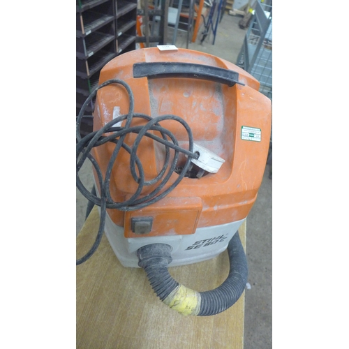 2348 - A Stihl vacuum cleaner 9SE-60C)