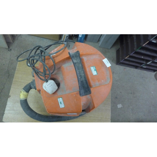 2348 - A Stihl vacuum cleaner 9SE-60C)