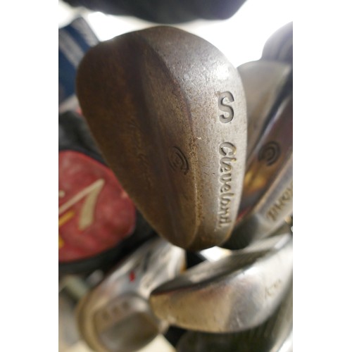 2243 - A quantity of assorted golf clubs including Taylormade R7 460 driver, Taylormade Burner 5 wood, Tayl... 