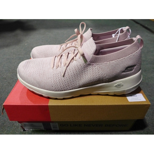 3042 - Pair of womens Mauve Skechers size UK 8. *This lot is subject to VAT