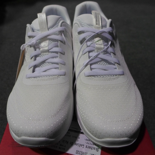3045 - Pair of womens White Skechers size UK 6. *This lot is subject to VAT