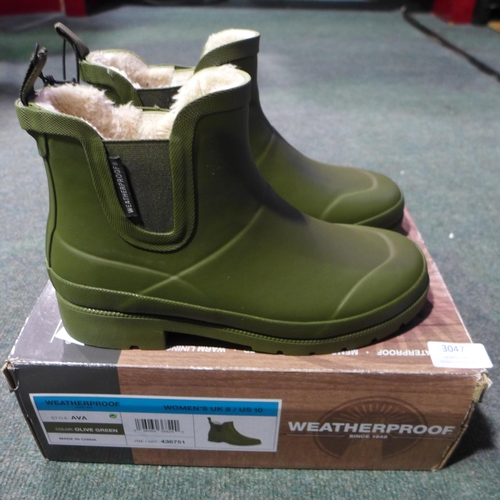 3047 - Pair of womens - Olive Green waterproof boots size UK 8. *This lot is subject to VAT