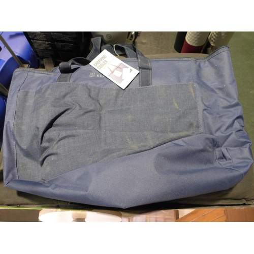 3074 - Keep Cool Navy Cooler Bag & Black Lounger Seat Cushion                 (313-343)   * This lot is sub... 