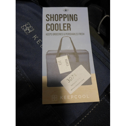 3074 - Keep Cool Navy Cooler Bag & Black Lounger Seat Cushion                 (313-343)   * This lot is sub... 