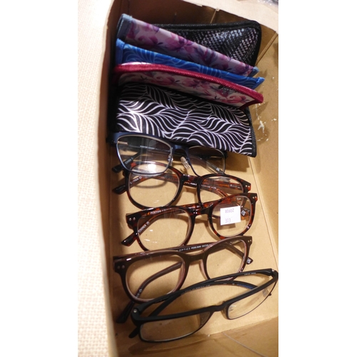 3112 - A quantity of mixed Fgx Reading Glasses +2.00, +1.5   (313-260,261,263)   * This lot is subject to v... 