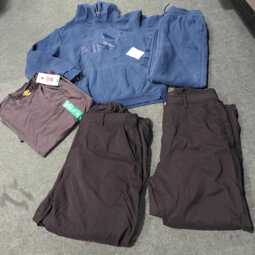 3161 - Assorted Men's Clothing incl: Puma & Umbro *This lot is subject to VAT