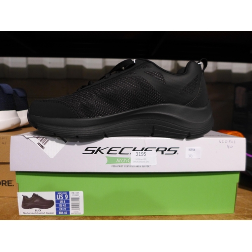 3195 - Pair of mens black Skechers size UK 8. *This lot is subject to VAT