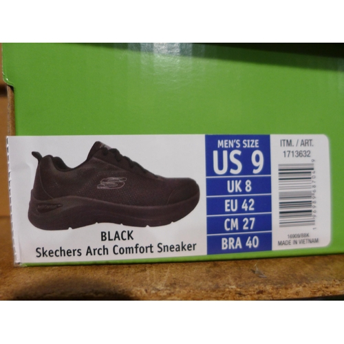 3195 - Pair of mens black Skechers size UK 8. *This lot is subject to VAT