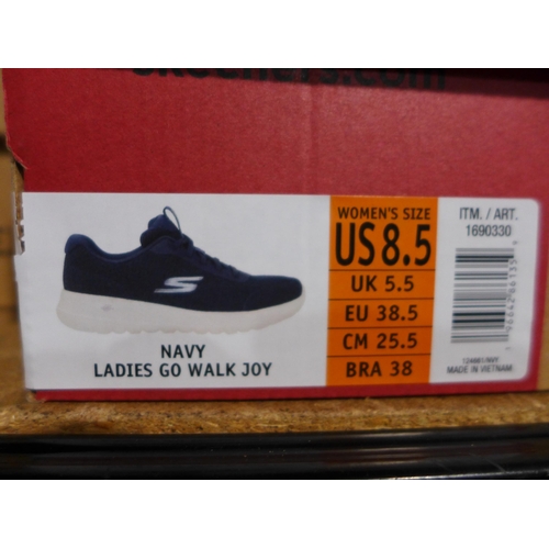 3196 - Pair of ladies navy Skechers, size UK 5.5. *This lot is subject to VAT