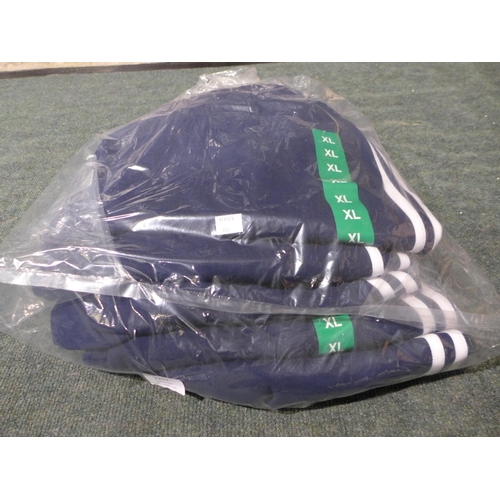 3202 - Five pairs of men's navy Adidas shorts - size XL * this lot is subject to VAT