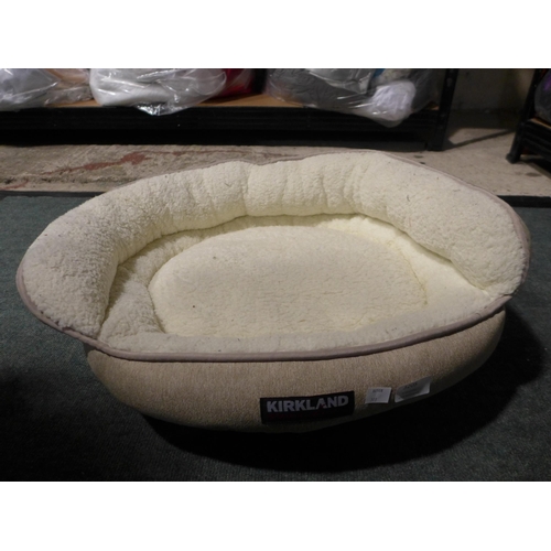 3205 - Kirkland Signature Pet Bed         (313-154)   * This lot is subject to vat