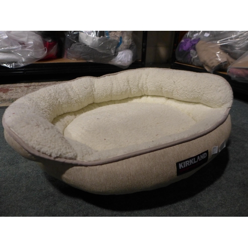 3205 - Kirkland Signature Pet Bed         (313-154)   * This lot is subject to vat