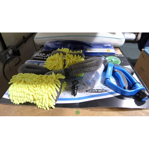 3207 - Waxed Floor/Mini Duster Combo Pack and Soap And Suds Foaming Wash Gun Kit    (313-105,123)   * This ... 