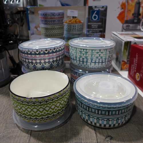 3261 - Microwavable Bowls With Lids       (313-153)   * This lot is subject to vat