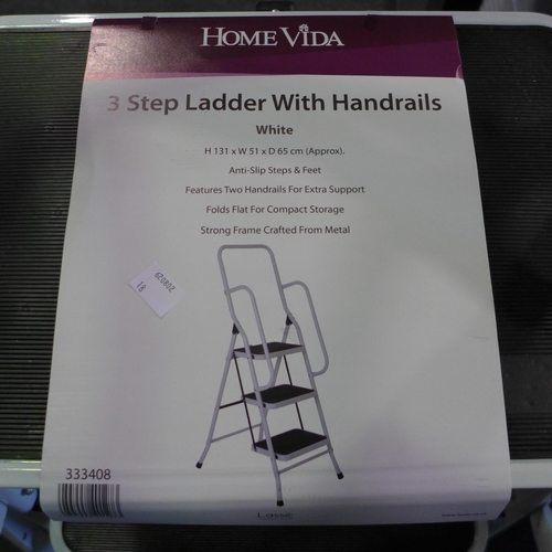 3355 - Home Vida 3 step anti slip ladder with handrails