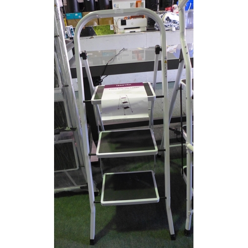 3356 - Home Vida 3 step anti slip ladder