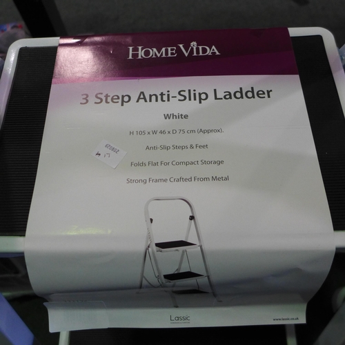 3356 - Home Vida 3 step anti slip ladder