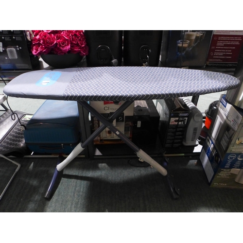 3372 - Addis Ironing Board         (313-506)   * This lot is subject to vat