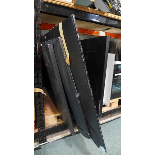 3382 - Quantity of broken televisions incl: Samsung/LG etc  (312-20,21,24,25) * This lot is subject to VAT